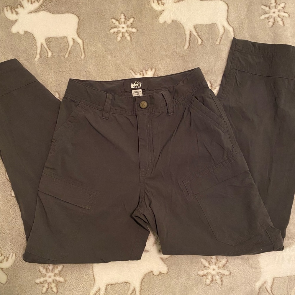 REI youth hiking cargo pants Size 8